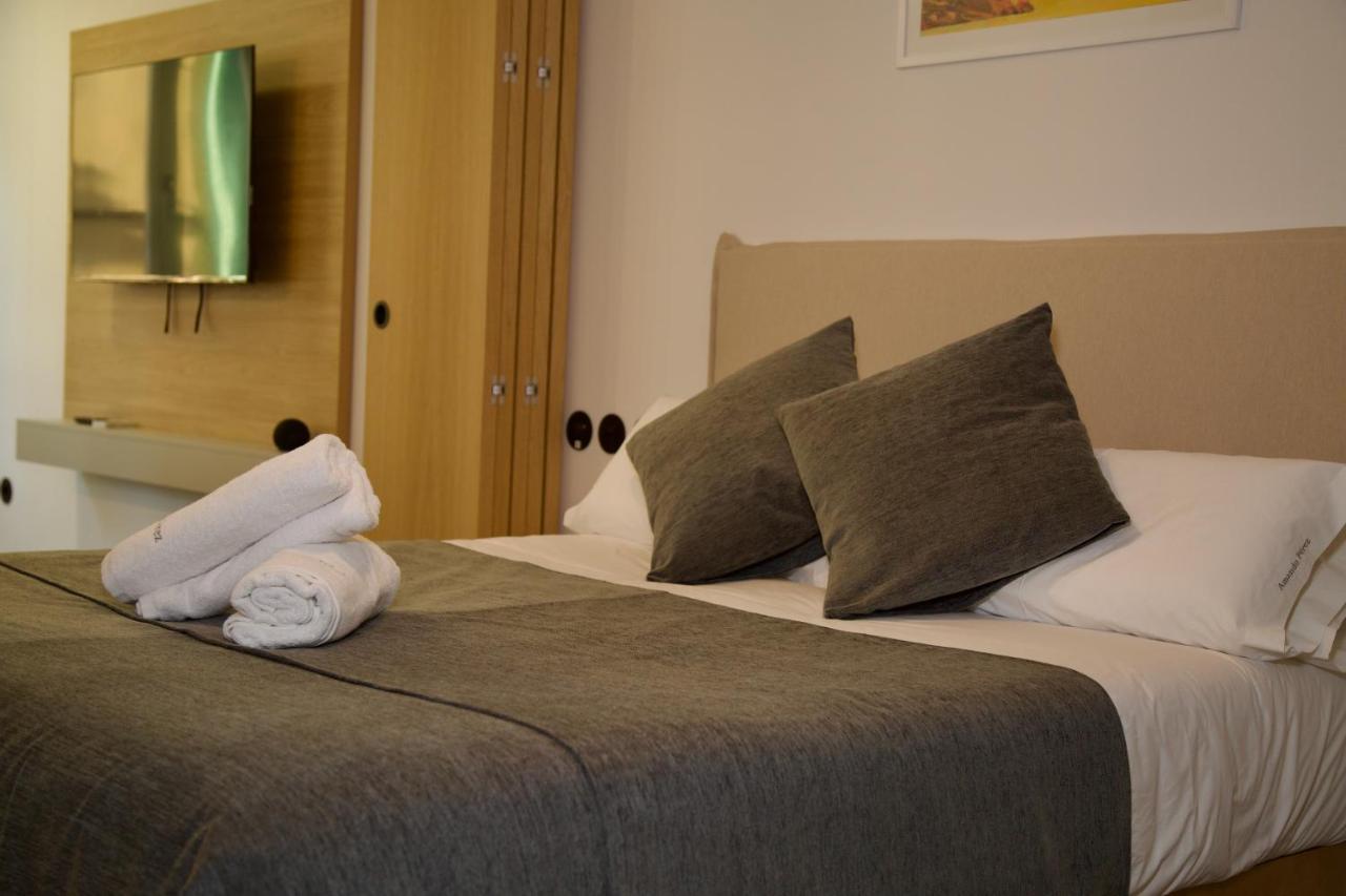 Suite 202 - 1 Bedroom Suite In Amando Perez Suites Ribadeo Esterno foto